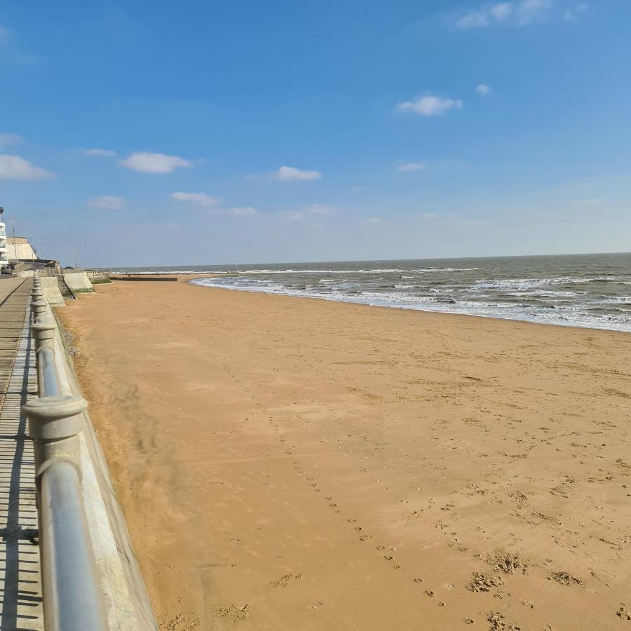 Shore Thing Beachfront Apartment Ramsgate - Sleeps 4 Buitenkant foto