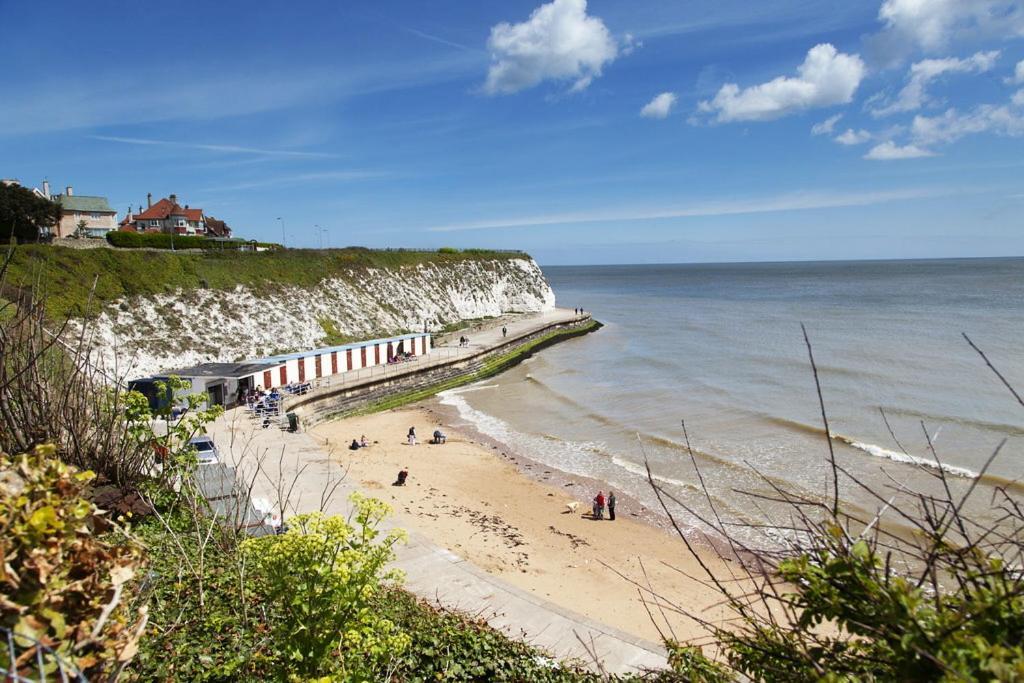 Shore Thing Beachfront Apartment Ramsgate - Sleeps 4 Buitenkant foto